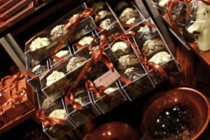 EUROCHOCOLATE PORTA IL “CIOCK’N’ROLL” A SANREMO: DAL 12 AL 21 FEBBRAIO, DA PERUGIA ALLA CITTA’ LIGURE, IL BROWN CARPET E IL “DISK CHOCKEY” PETER LARDONG. CORNICE DI 400 KG DI CIOCCOLATO UN FESTIVAL “TUTTO DA GUSTARE”