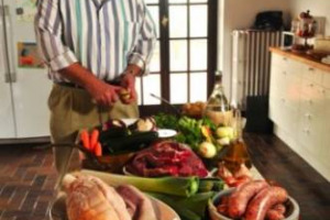 Consumi: torna la dieta mediterranea sulla tavole italiane, da +4% negli acquisti di frutta al +17% dell’olio di oliva, ma cresce anche la spesa per pesce, ortaggi, pasta, pane e vino. Coldiretti: “storica inversione di tendenza dopo anni di tagli”