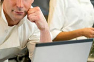 DI COSA SI PARLA IN RETE? AL N. 1, TRA I TEMI PI PIÙ DIBATTUTI CON 1373 DISCUSSIONI APERTE ONLINE, C’É IL LAVORO SEGUONO LA CASA E LA POLITICA. MA È LA CUCINA, QUELLA CHE GENERA IL MAGGIOR NUMERO DI NUOVE DISCUSSIONI. A DIRLO IL SOCIAL NETWORK QUAG