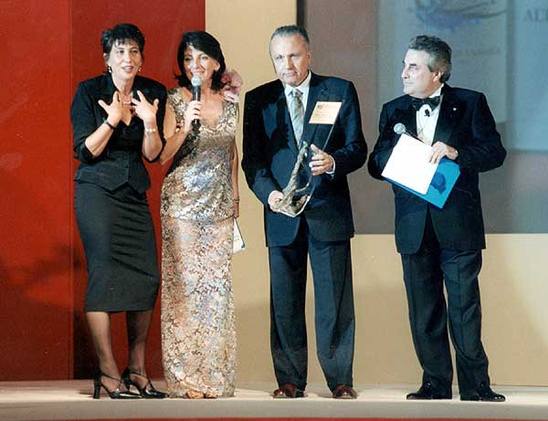 Serena Dandini sul palco insieme a Carla Urban, Angelo Gaja e Franco Ricci, direttore AIS