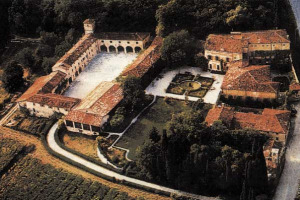 NEL SEGNO DELLA CIVILTÀ DEL VINO: GLI ALIGHIERI DOPO SETTE SECOLI DI NUOVO IN TOSCANA