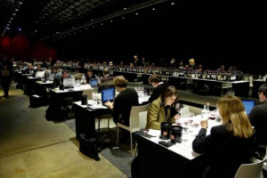 VINITALY (VERONA, 3/7 APRILE) - DIMMI DOVE DEGUSTI E TI DIRÒ CHI SEI: DAL TASTING OPEN AIR A QUELLO SOSPESO, ECCO I NUOVI LUOGHI COOL PER ENOAPPASSIONATI. GLI STILI DI DEGUSTAZIONE DI TENDENZA ... ARRIVA LA DEGUSTAZIONE “CARBONARA”