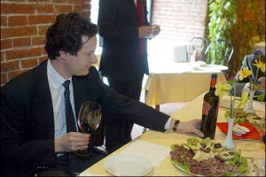 IL GRANDUCA DI TOSCANA SIGISMONDO D'ASBURGO IN ENOTECA ... "SONO UN GRANDE APPASSIONATO DI VINI"