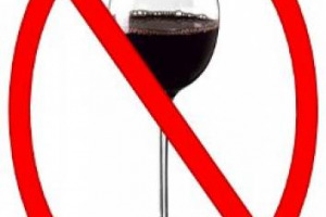 VINO: DOP E IGP? SE NON &ldquo;PAGHI&rdquo; NON LE USI. RISPETTARE IL DISCIPLINARE POTREBBE NON BASTARE PI&Ugrave;: BISOGNA ANCHE ESSERE IN REGOLA CON IN CONTRIBUTI &ldquo;ERGA OMNES&rdquo; AI CONSORZI DI TUTELA, PENA LA SOSPENSIONE. LA MISURA IN DISCUSIONE IN PARLAMENTO