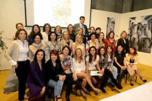 LA SICILIA DEL VINO AL FEMMINILE VOLA A PARIGI: OSPITI DELL&rsquo;ORGANISATION INTERNATIONALE DE LA VIGNE ET DU VIN (OIV), LE SIGNORE DEL VINO SICILIANO SARANNO LE PROTAGONISTE DEL TOUR &ldquo;DONNE, TERRITORI E VINI DI SICILIA&rdquo; PROMOSSO DALL&rsquo;IRVOS (28 GIUGNO)