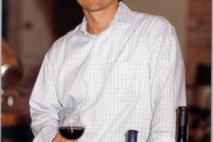 DANILO DROCCO, ENOLOGO DI FONTANAFREDDA, L’AZIENDA PIEMONTESE DI PROPRIETA’ DEL MONTE DEI PASCHI DI SIENA DAL 1931, SVELA A WINENEWS.TV I TESORI CONSERVATI NELLA CANTINA DI SERRALUNGA D’ALBA, UNA DELLE STORICHE MAISON DEL BAROLO