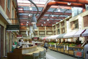 L’importanza di Eataly, non solo da un punto di vista commerciale, ma anche strategico e di marketing conquista anche il Gruppo Campari, che firma un accordo con gli store di Farinetti per posizionare al meglio i propri brand, da Aperol ad Averna