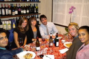 SONDAGGIO WINENEWS-VINITALY - &ldquo;SELEZIONARE&rdquo; PASSIONI IN TEMPO DI CRISI. GLI ENO-APPASSIONATI TAGLIANO SPESE, MA NON IL BUON BERE: IL 45%, NEGLI ULTIMI 2 ANNI, HA COMPRATO LO STESSO NUMERO DI BOTTIGLIE E IL 47% HA RISERVATO AL VINO IL MEDESIMO BUDGET