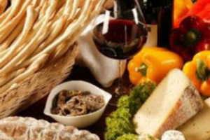 I souvenir dell’estate 2014? Sono i prodotti tipici come vino, formaggio, olio di oliva, salumi e conserve. Un italiano su 4 (22%) ha scelto, infatti, il cibo come ricordo delle proprie vacanze anche se il 39% è tornato a mani vuote. Così Coldiretti