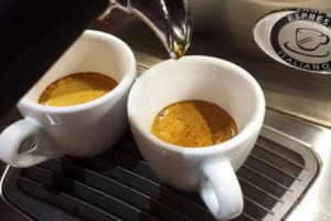 La mappa dell’espresso in Italia: la Federazione Italiana Pubblici Esercizi (Fipe) dedica una giornata al caffè che, con un giro d’affari di 6,6 miliardi di euro (il 32,5% del fatturato totale dei bar), resta la bevanda preferita degli italiani