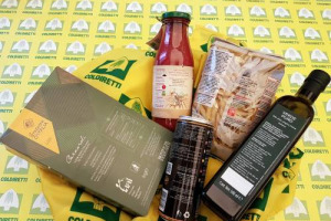 Da domani scatta l’obbligo di indicare nell’etichetta degli alimenti, la sede e l’indirizzo dello stabilimento di produzione o di confezionamento. Lo ricorda la Coldiretti. “Al più presto sia prevista anche l’origine degli ingredienti”