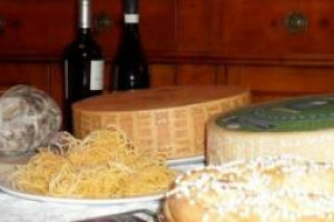 CRISI: COLDIRETTI, LA SPESA DEI TURISTI AUMENTA SOLO PER CIBO E VINI: +43% NEL 2012 SUL 2011. PER LA TAVOLA SI SPENDE 1/3 DEL BUDGET, TUTTO IL RESTO GIU’: DALLO SHOPPING (-31,5%) AGLI INTRATTENIMENTI (-5,6%)