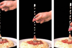 DAGLI USA ARRIVA LA FORCHETTA DA SPAGHETTI: SI CHIAMA “ORIGINAL PASTA FORK”, L’HA IDEATA L’INGEGNERE CALIFORNIANO BOB BALOW E STA SPOPOLANDO NEL MERCATO ANGLOSASSONE, MA PROMETTE DI SFONDARE ANCHE IN CINA