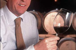 “LA QUALITA’ NEL VINO DEVE ESSERE DEMOCRATICA”: PAROLA DI FRANCO GIACOSA, UNO DEI PIU’ NOTI ENOLOGI ITALIANI, CHE AUSPICA PARI DIGNITA’ SIA PER LE BOTTIGLIE DI CONSUMO QUOTIDIANO SIA PER QUELLE DI NICCHIA