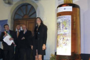 RICORDATE LA BOTTIGLIA DI FRIULANO PIU&rsquo; GRANDE DEL MONDO? E&rsquo; ARRIVATO IL MOMENTO DELLA STAPPATURA UFFICIALE: IL 22 OTTOBRE, A DOLEGNA DEL COLLIO, DOVE SI CELEBRA IL GRANDE BIANCO &ldquo;MADE IN FRIULI&rdquo;, CON ASTA SPECIALE DI 160 MAGNUM DEL VINO DA GUINNESS