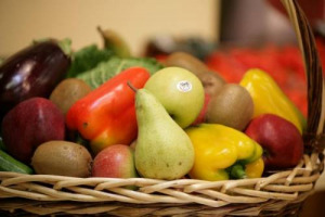 Consumare più frutta e verdura equivale ad una prevenzione di 20.000 decessi per malattie cardiovascolari, e un risparmio di 1,5 miliardi di euro di spesa sanitaria nel Paese. Lo rivela uno studio di Agroter tramite il suo Monitor Ortofrutta