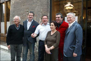 IL CANCELLIERE TEDESCO SCHROEDER CONQUISTATO DALLA BELLEZZE ARTISTICHE E DAI VINI SENESI. ED IL 16 AGOSTO SARA&#8217; AL PALIO, OSPITE DELLA CAMERA DI COMMERCIO DI SIENA, INSIEME A SCHILY E FISCHER