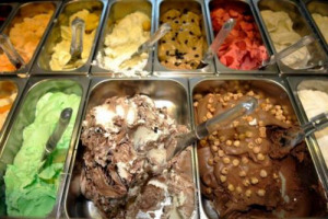 L’anticipo di bella stagione ha già messo in moto i consumi di gelato: +30% su febbraio. Il settore fattura oltre 2,5 miliardi di euro, grazie soprattutto al gelato artigianale nei gusti storici e al boom di agrigelaterie che usano ingredienti a km 0