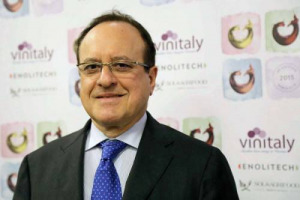 130.000 operatori da 140 nazioni in fiera, 29.000 appassionati in città: ecco in numeri ufficiali di Vinitaly 2016, commentanti da presidente e dg Veronafiere, Maurizio Dainese e Giovanni Mantovani. Edizione 2017 dal 9 al 12 aprile