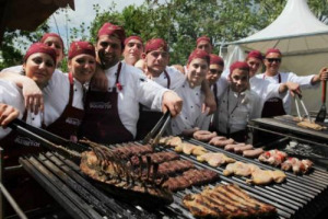 TORNA “SQUISITO!”, RASSEGNA ENO-GASTRONOMICA ORGANIZZATA DAI 1.500 RAGAZZI DI SAN PATRIGNANO (29 APRILE - 2 MAGGIO): CHEF STELLATI, LABORATORI, FIRME DELL’ENO-GASTRONOMIA ED ARTIGIANI DEL BUONPAESE