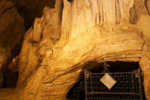 IL POSTO PERFETTO PER LO SPUMANTE? &Egrave; LA GROTTA B&Agrave;SURA, NEL COMPLESSO DELLE GROTTE DI TOIRANO (SAVONA), LOCATION, UNICA E SPETTACOLARE, IN CUI LA CANTINA LIGURE DURIN HA PENSATO DI AFFINARE LE BOLLICINE DEL PROPRIO METODO CLASSICO