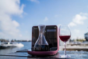 Decantare un vino, in pochi minuti, oggi &egrave; possibile grazie a &ldquo;iSommelier&rdquo; il decanter intelligente: con questa nuova tecnologia, sviluppata in Francia, un minuto di ossigenazione corrisponde ad un&rsquo;ora di decantazione tradizionale