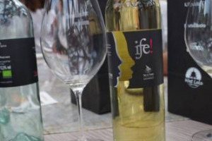 Un &ldquo;Vino delle Donne, per le Donne&rdquo;. Ecco &ldquo;Ife!&rdquo; il vino creato, dal nome al blend, da un team tutto al femminile realizzato da l&rsquo;associazione &ldquo;!Donna&rdquo; con il brand &ldquo;Love IT&rdquo; ed in collaborazione con la rete di imprenditrici del Territorio Pavese