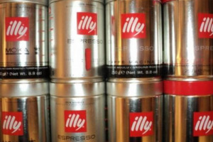 Illycaffè unisce caffè di qualità e alta cucina con gli “Illy Chef Ambassador”, nuovi blend di caffè realizzati su misura dagli chef stellati. Partendo sempre dai 9 ingredienti del blend Illy classico, ogni chef valorizzerà la sua attitudine al gusto