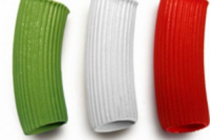 UN LIBRO PER VIAGGIARE ATTRAVERSO I GUSTI E LE TAVOLE DELLA PENISOLA. È “ITALIA BUON PAESE”, DI CLARA E GIGI PADOVANI, UN EXCURSUS DAL 1861 AD OGGI ALLA SCOPERTA DELLE TENDENZE CULINARIE CHE HANNO FATTO LA STORIA DEL BELPAESE