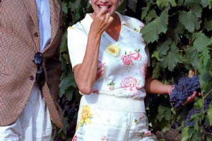 GRANDI BOTTIGLIE PER MONICA BELLUCCI, MARTINA COLOMBARI, IVANA TRUMP E NICOLA BULGARI: SHOPPING DI LUSSO DEL CONSULENTE DEI VIP GELASIO LOVATELLI D&#8217;ARAGONA ALL&#8217;ASTA DEI VINI DI FIRENZE PER IL &#8220;MAGGIO MUSICALE&#8221;