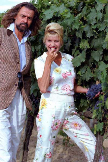 Ivana Trump e Gelasio Gaetani Lovatelli d’Aragona in vigna a Montalcino, foto Winenews