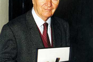 CLAMOROSO SONDAGGIO DI &#8220;CIVILTA&#8217; DEL BERE&#8221;: SOLO DUE VINI METTONO D&#8217;ACCORDO TUTTE LE GUIDE 2001, LO SPERSS &#8217;96 DI GAJA ED IL SASSICAIA &#8216;97 DEGLI INCISA DELLA ROCCHETTA