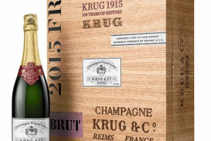 116.375 dollari per una bottiglia di Krug del 1915, una delle ultime 4 rimaste al mondo e conservate dalla maison simbolo dello Champagne: ecco quanto ha offerto, all&rsquo;asta di Sotheby&rsquo;s di scena il 25 settembre a New York, un anonimo collezionista