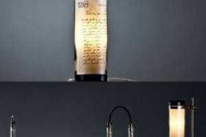 IL VINO IN CINA, TRA STORIA E INNOVAZIONE. NEL CELESTE IMPERO IL VINO SI BEVEVA GI&Agrave; 3.000 ANNI FA, E LA SAGGEZZA ORIENTALE METTEVA IN GUARDIA DAGLI ECCESSI. OGGI, INVECE, SI GUARDA OLTRE, E LE BOTTIGLIE VUOTE DIVENTANO LAMPADE DI DESIGN