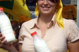 Quote latte, la Commissione Europea condanna l’Italia per non aver recuperato 1,34 miliardi di euro dagli allevatori responsabili della sovrapproduzione di latte tra il 1995 e il 2009. Coldiretti: problema mal gestito dai Governi