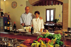 ROCCA DELLE MACIE - GLI ALTRI PRODOTTI: OLIO EXTRAVERGINE D'OLIVA, GRAPPA E MIELE