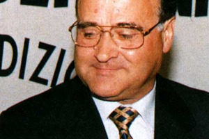 VINO & BANCHE: BANCAVERDE (GRUPPO MONTE DEI PASCHI DI SIENA) UTILE 2001 A 7,6 MILIONI DI EURO