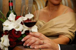 VUOI UN MATRIMONIO &ldquo;INEBRIANTE&rdquo;? NASCE &ldquo;MATRIMONIO DIVINO&rdquo;: DALLA LISTA DI NOZZE ALLA CERIMONIA IN CANTINA E ALLA LUNA DI MIELE NELLE TERRE DEL VINO, ECCO L&rsquo;ORIGINALE IDEA DEL MOVIMENTO TURISMO DEL VINO E AIS-ASSOCIAZIONE ITALIANA SOMMELIER