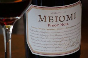 315 milioni di dollari per il brand enoico californiano &ldquo;Meiomi&rdquo;: questa la cifra alla quale Joe Wagner avrebbe accettato di cedere il marchio a Costellation Brands. Che, nei primi 4 mesi 2015, registra vendite per 1,6 miliardi di dollari (+7%)