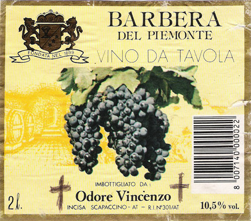 Una delle etichette del vino al metanolo