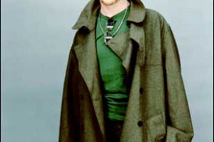 SUL MERCATO NERO D’AVOLA TARGATO MICK DEI SIMPLY RED. IL ROSSO SARA' VENDUTO ESCLUSIVAMENTE NELLE AGENZIE DEL BANCO DI SICILIA