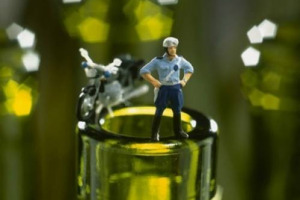 UN’INVASIONE ALIENA AL PISTACCHIO, UNO SBARCO SULLA ZUCCA, UNA CAMMELLATA TRA I CANDITI ALL’ANANAS. ECCO IL PICCOLO MONDO COMMESTIBILE DI “MINIMIAM”, IL PROGETTO ARTISTICO IDEATO DAI FOTOGRAFI APPASSIONATI DI CUCINA