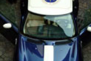 METTI L'AUTO IN BOTTIGLIA: NASCE LA "MINI SASSICAIA", INTRIGANTE COOPER CON I COLORI DEL FAMOSO VINO. MEREGALLI E UKGARAGE METTONO LE RUOTE AD UNO DEI SIMBOLI DELLA RINASCITA ENOLOGICA ITALIANA