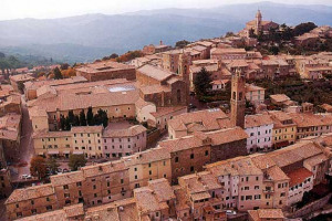 Montalcino: arte, storia, tradizionedi Irene Chiari