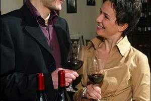 SONDAGGIO WINENEWS / VINITALY - NON SOLO VINO DI TENDENZA PER I GIOVANI: IL NOVELLO, FINORA SNOBBATO DAGLI ENO-APPASSIONATI, STA DIVENTANDO UN PIACEVOLE RITO DI STAGIONE. IL 38% DEGLI AMANTI DEL BUON BERE NE ACQUISTA ALMENO UNA BOTTIGLIA OGNI ANNO