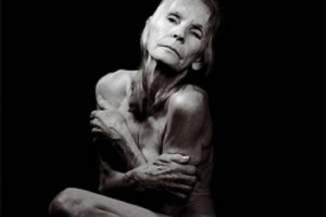 BAROLO VINO DA INVECCHIAMENTO? ECCOME! SI LEGGE BENE TRA LE RIGHE DELLA NUOVA CAMPAGNA PUBBLICITARIA CLAVESANA, &ldquo;BAROLO. NIENT&rsquo;ALTRO&rdquo; BY FELICE SCHWENN CON LA &ldquo;VIGNAIOLA DESNUDA&rdquo;: NUDO DI DONNA SEGNATO DALL&rsquo;ET&Agrave; CHE, COME IL BAROLO, NON TEME IL TEMPO