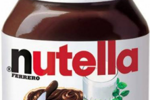 “Non mangiare più Nutella per salvare il pianeta” è l’invito del Ministro francese dell’Ecologia Ségolène Royal ai telespettatori di Canal +. “La deforestazione è causata anche dall’olio di palma”. Ferrero: “usiamo olio di palma 100% sostenibile”