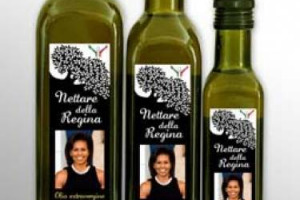 È 100% ITALIANO L’OLIO DI MICHELLE OBAMA: SI CHIAMA “NETTARE DELLA REGINA” ED OTTENUTO DA UN’UNICA PIANTA ULTRAMILLENARIA CHE VIVE IN PUGLIA
