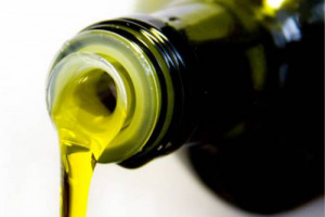 Ismea su dati Agea: olio di oliva, campagna 2016/2017 chiusa a 182.000 tonnellate, - 62% sulla precedente. Previsioni più abbondanti per la 2017/2018, che risentirà, comunque delle gelate primaverili e della siccità