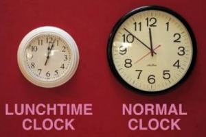 GLI ITALIANI DEDICANO PIÙ TEMPO AL PRANZO, MA IL PRIMATO DELLA PASTA INIZIA AD ESSERE MESSO IN DISCUSSIONE DA PIATTI UNICI E SECONDI NON A BASE DI CARNE E SEMPRE PIÙ “BIO”. COSÌ UN’INDAGINE GFK-EURISCO